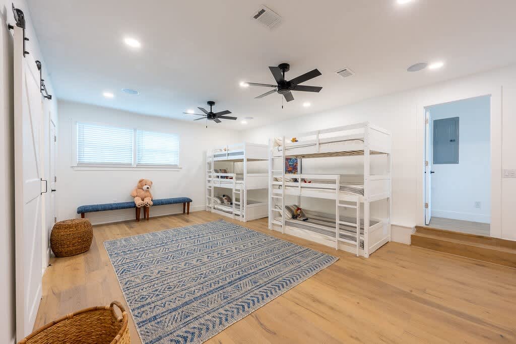 twin bed room 
(6ct total)