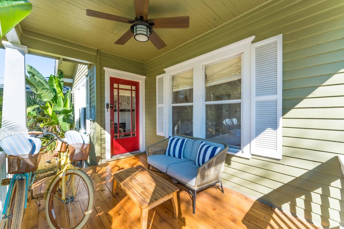 Jacksonville Gem: Stylish Home Tropical Backyard — photo 3