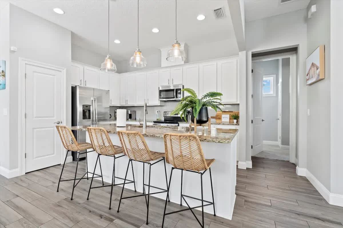 Luxe at Le Beach | Sleeps 12, Spacious, Wi-Fi, TV — photo 3