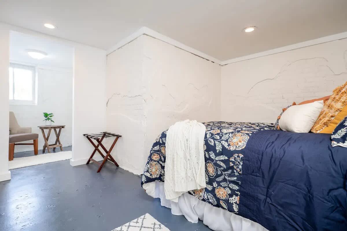 The Gathering House B- Sleeps 6, 2BR — photo 6
