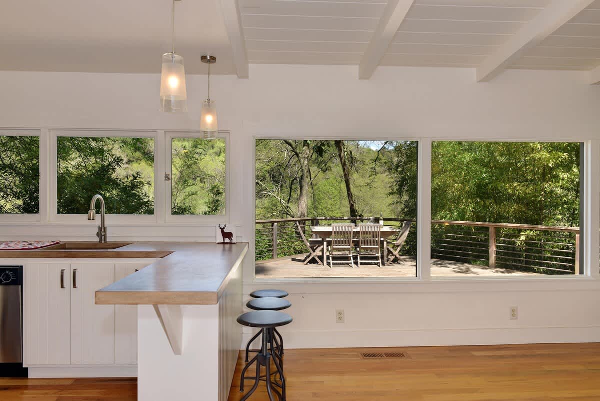 Redwood Riverfront Hot Tub and Tastings Included 3