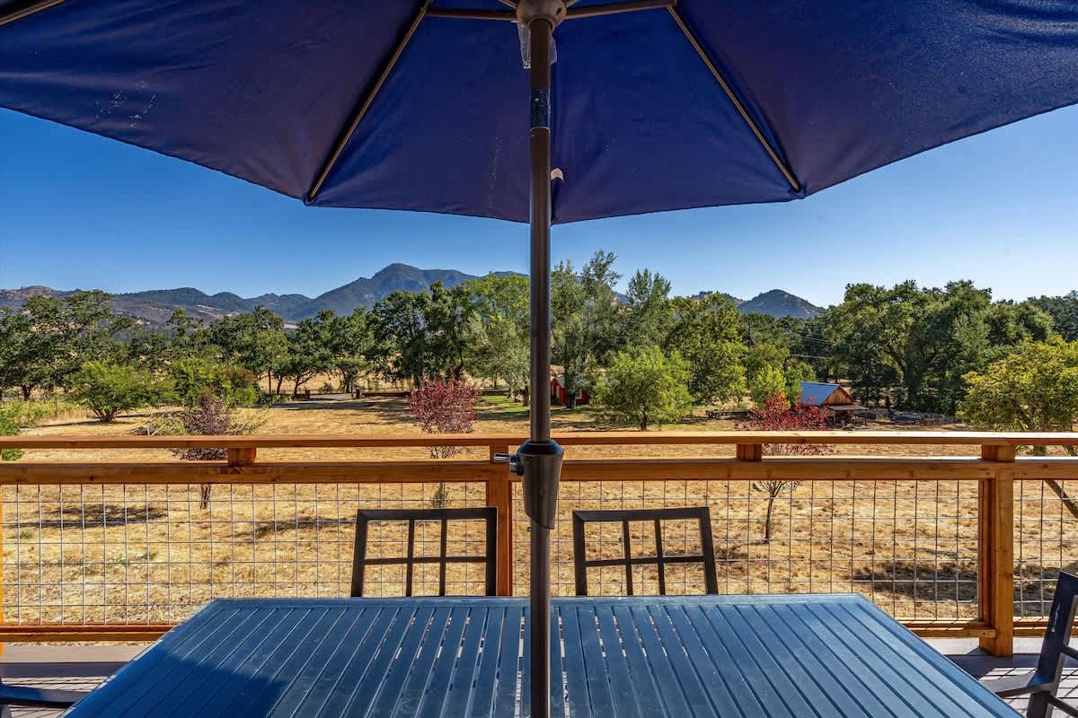 Calistoga Getaway Hot Tub and Tastings Included 5