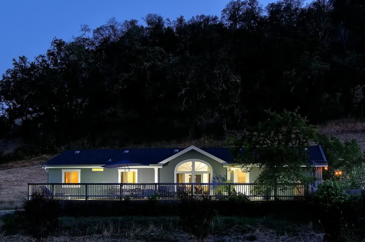 Calistoga Getaway Hot Tub and Tastings Included 2