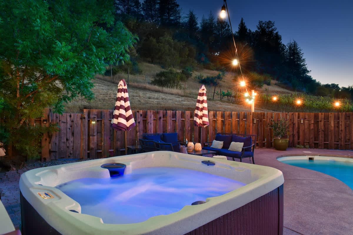 Calistoga Getaway Hot Tub and Tastings Included