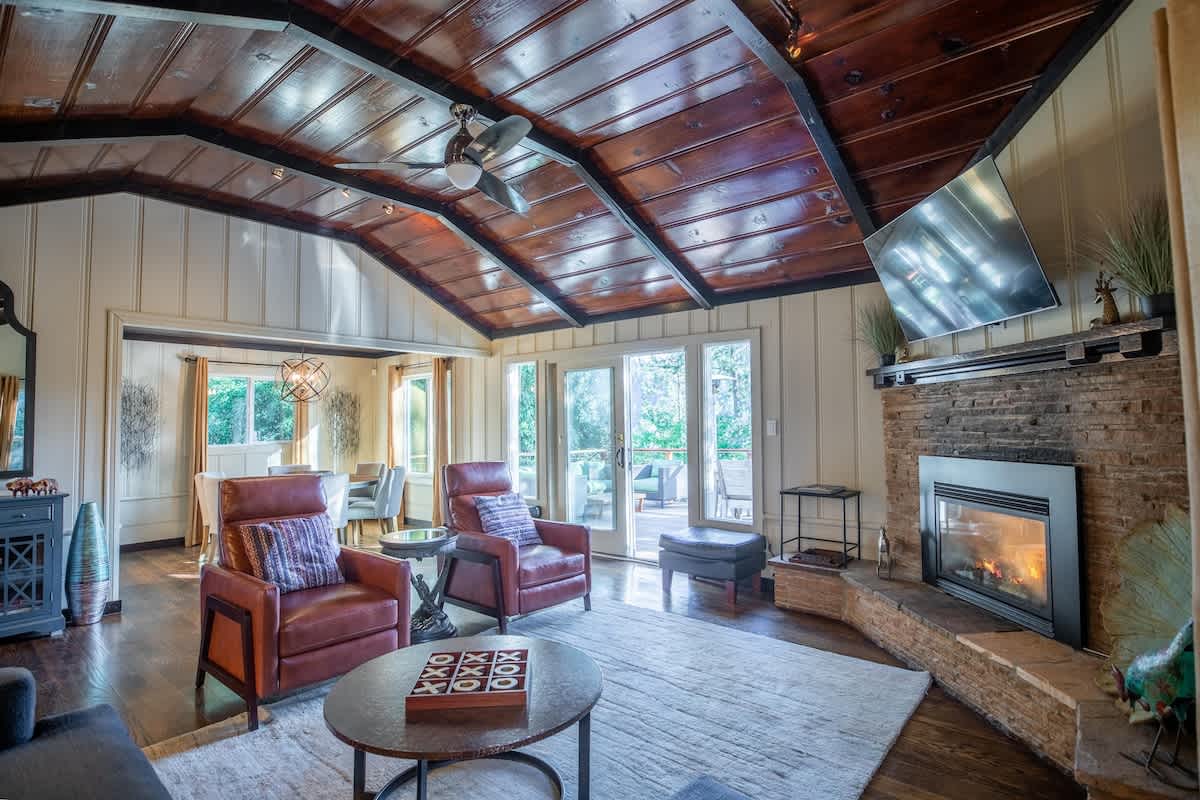 Vista Retreat Hot Tub and Wine Tastings Included 2