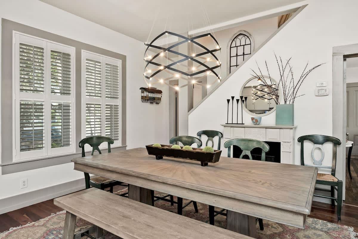 Healdsburg Plaza Gem Hot Tub and Tastings Included 4