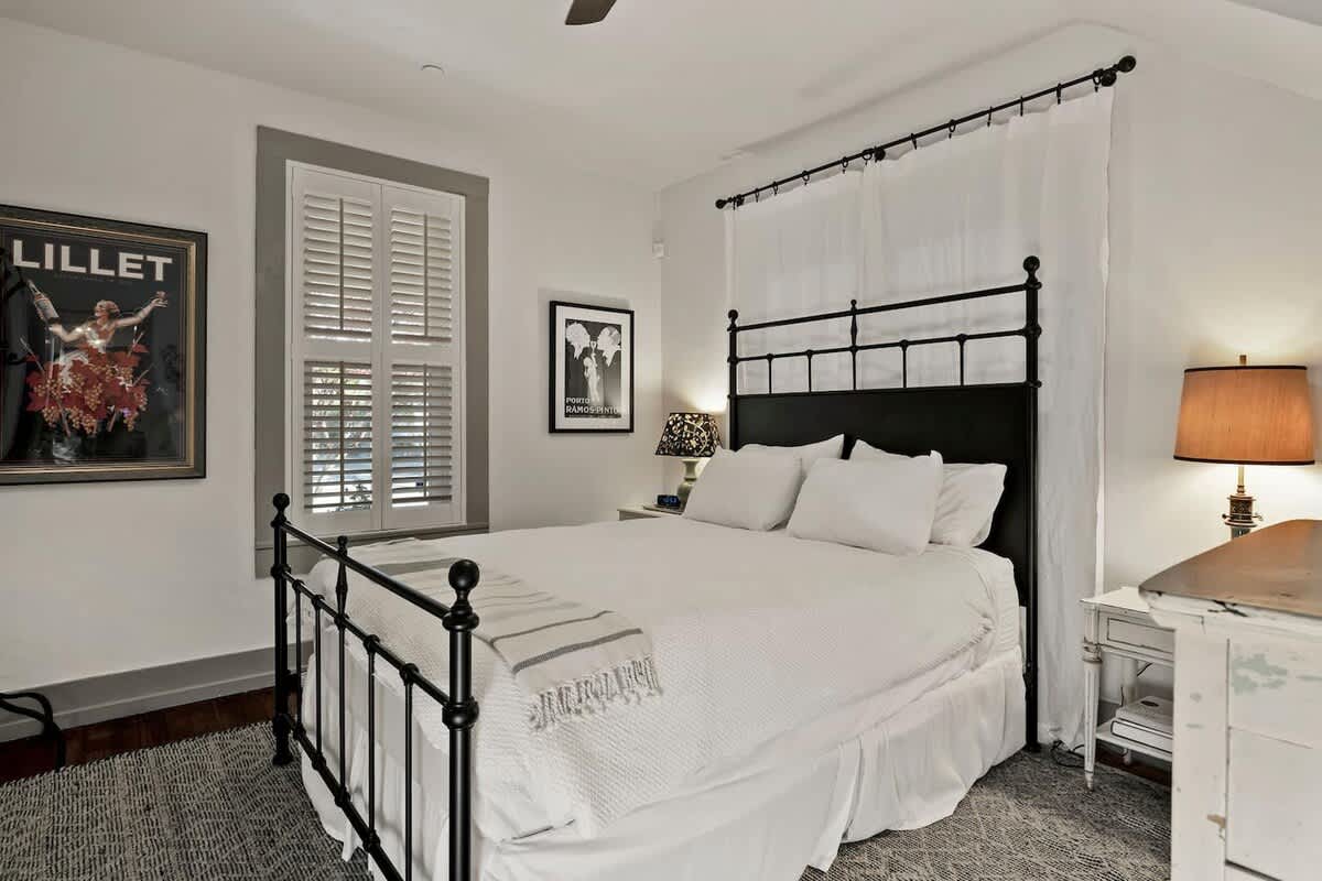 Healdsburg Plaza Gem Hot Tub and Tastings Included 5