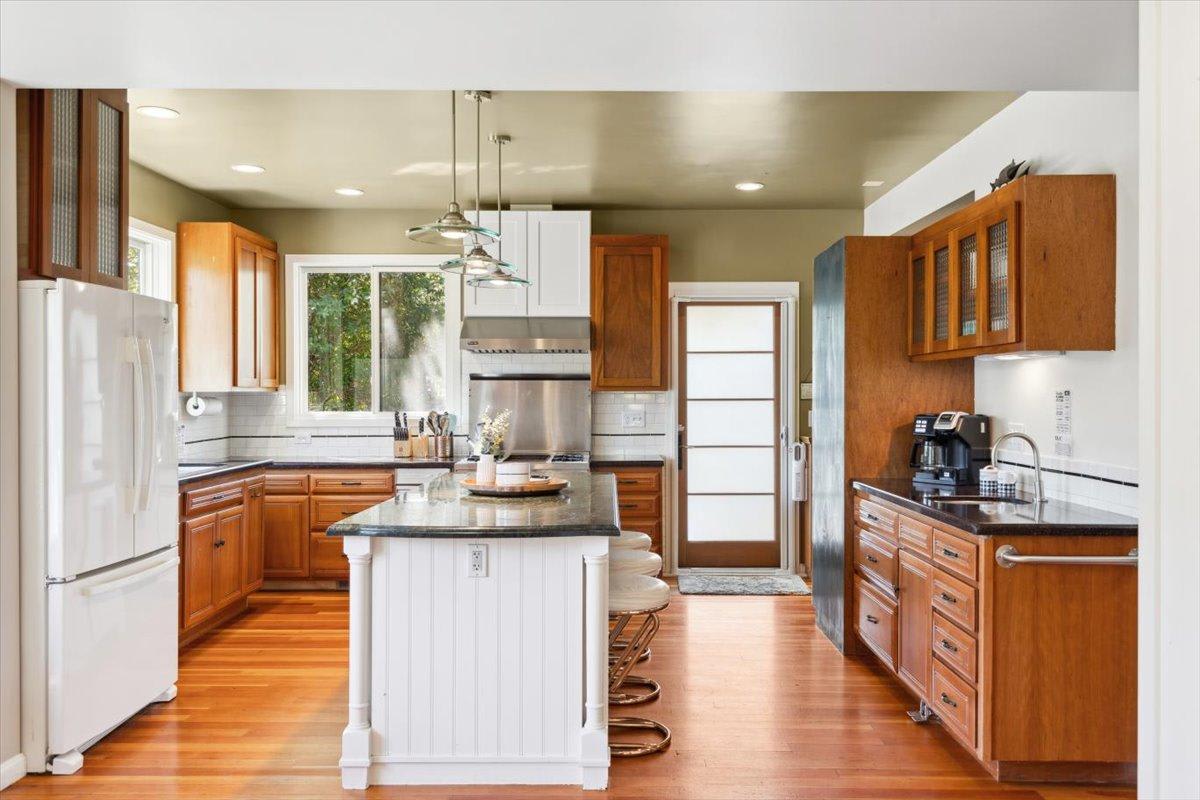 Eden 3 Home Estate Hot Tub and Tastings Included 4