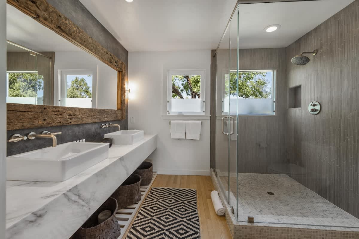 Haven with Pool Hot Tub and Tastings Included 5