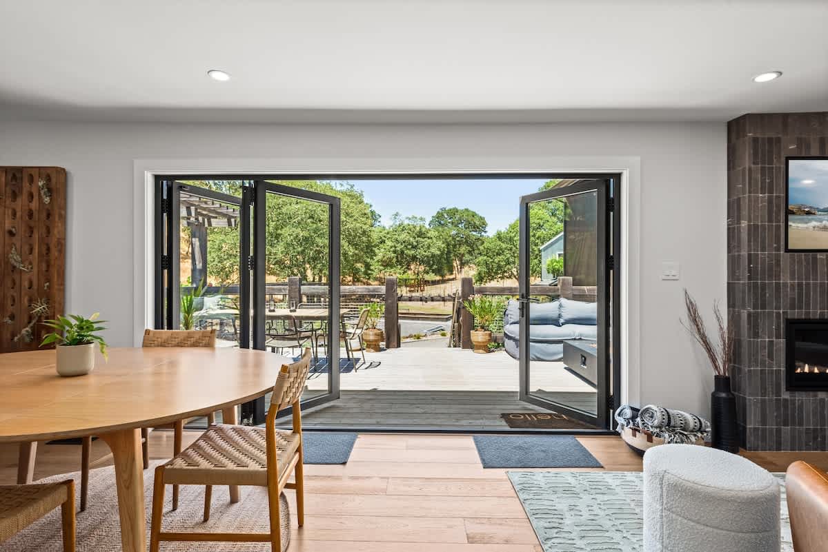 WC Oasis with Hot Tub Wine Tastings Included