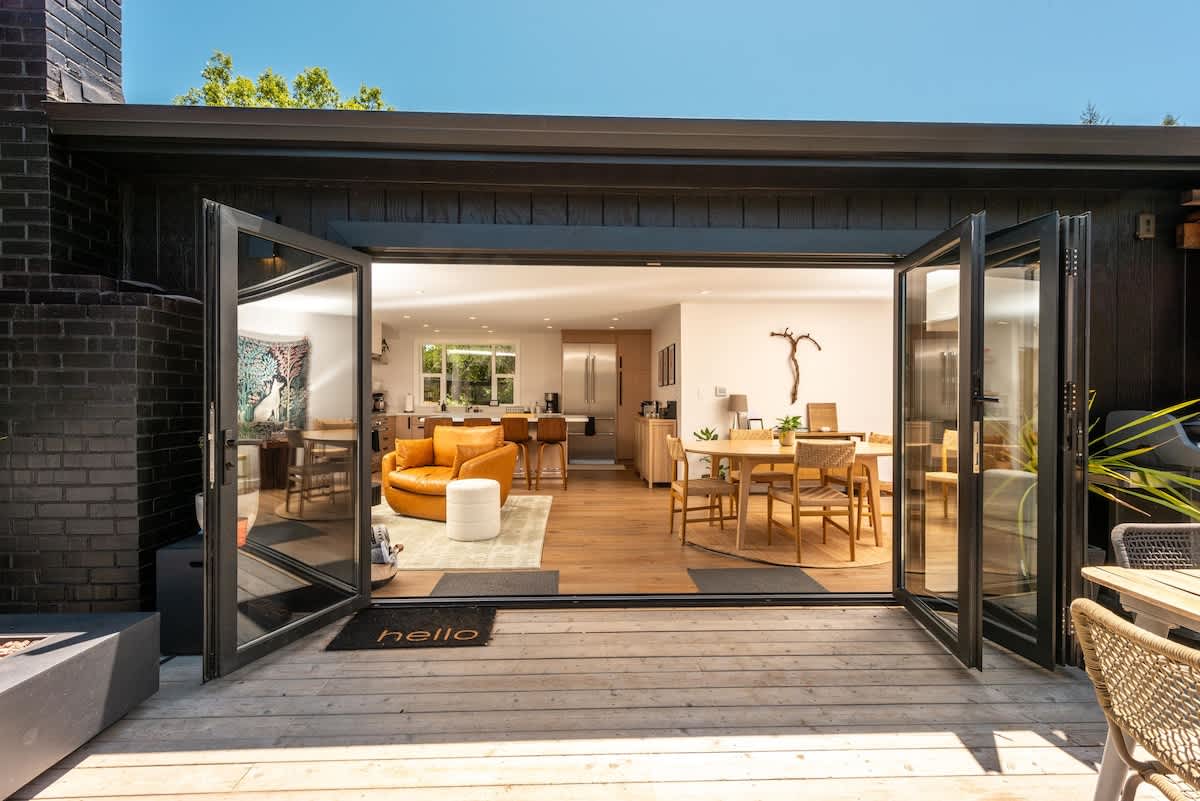 WC Oasis with Hot Tub Wine Tastings Included 3