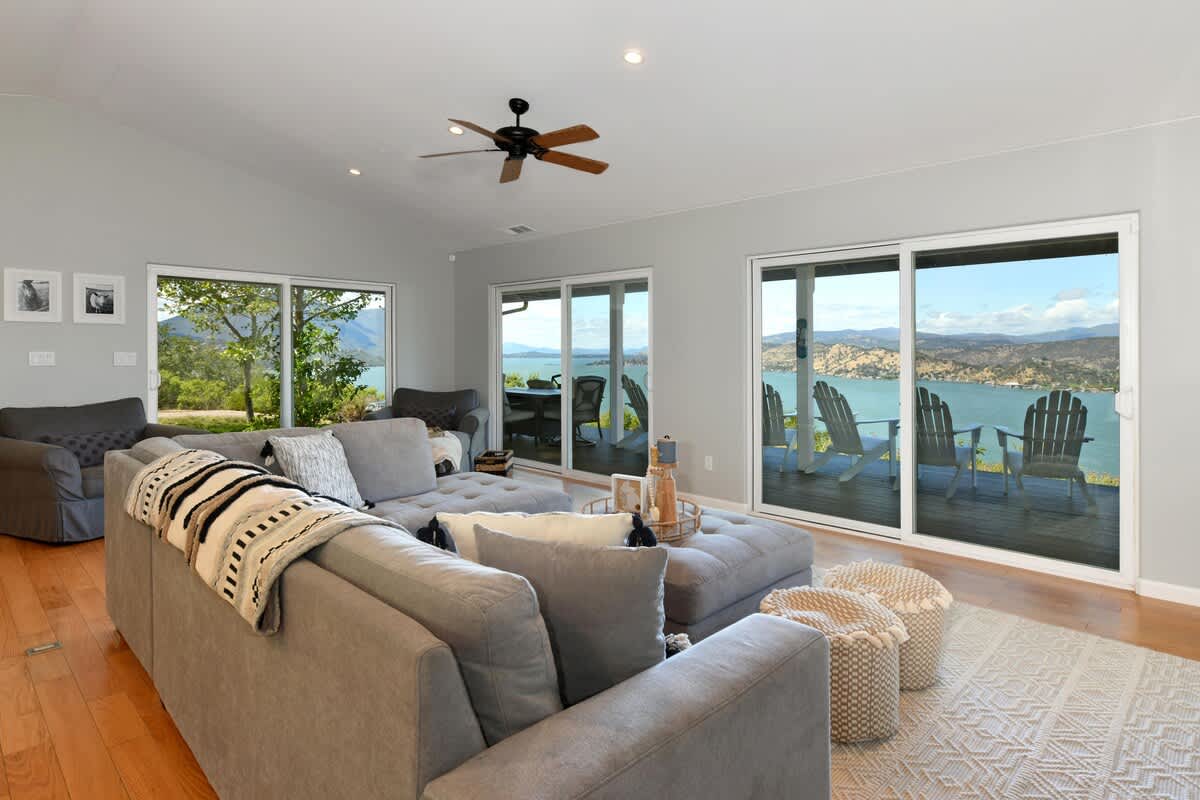 Jago Bay Vineyard Home with Pool and Hot Tub 3