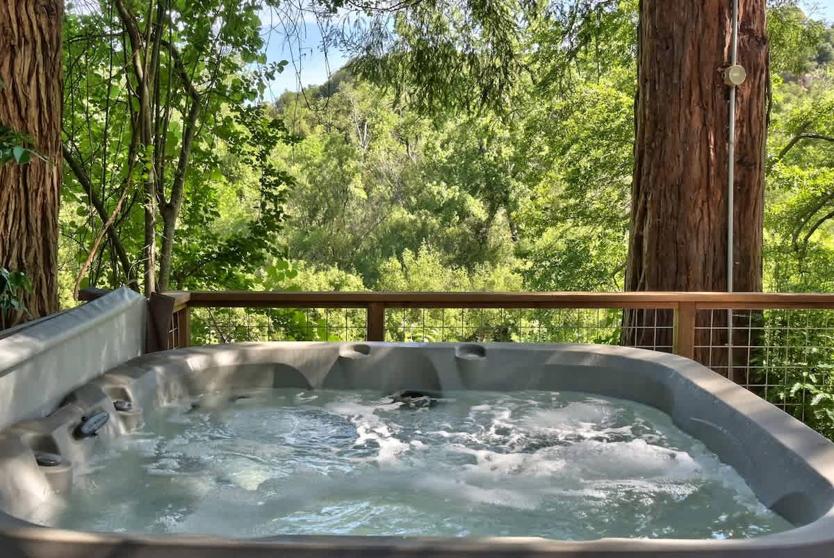 Heron House Hot Tub and Wine Tastings Included