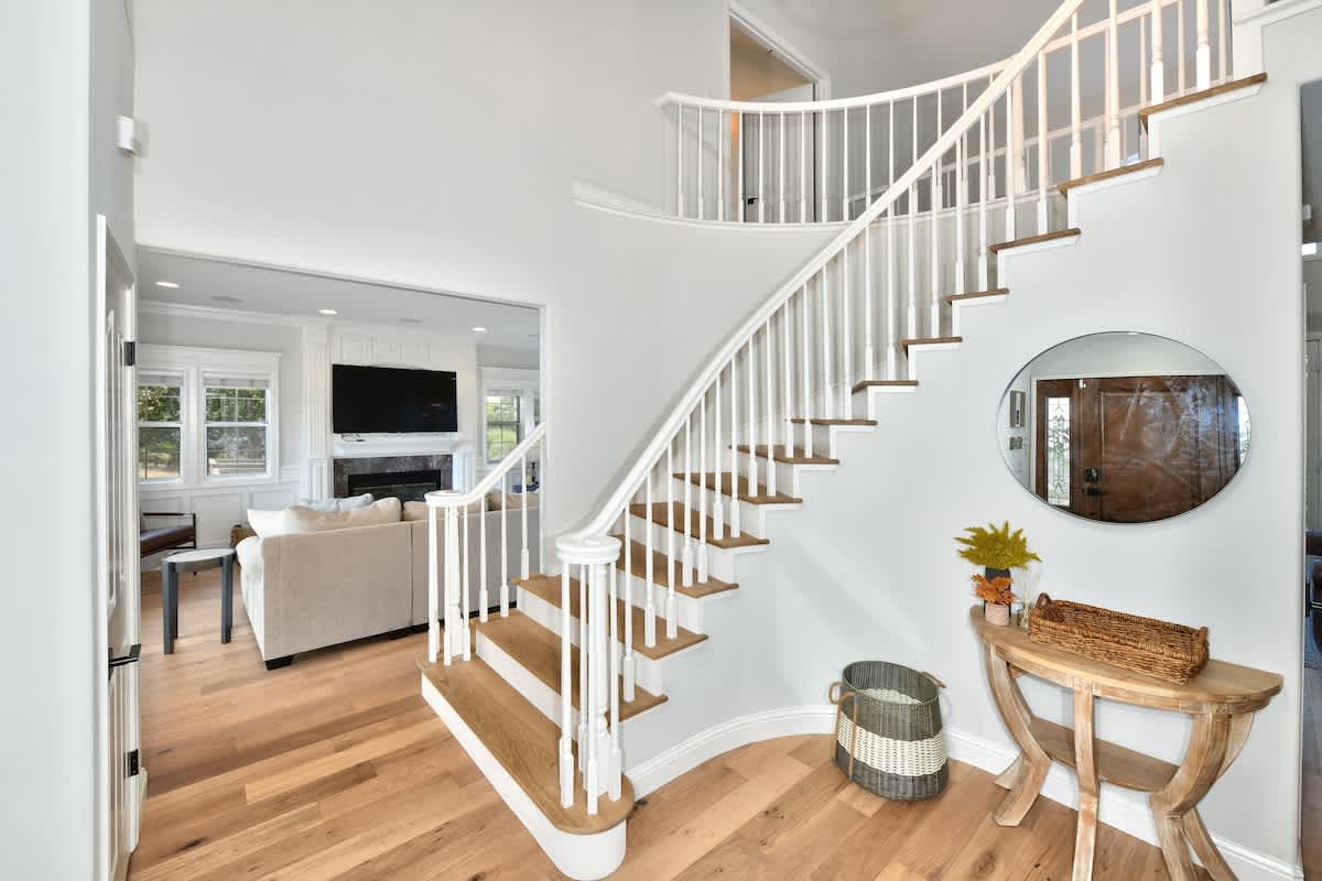 Moore Family Farmhouse Wine Tastings Included 5