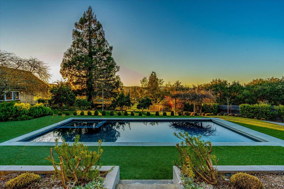 Farmhouse with Pool Hot Tub and Tastings Included 2