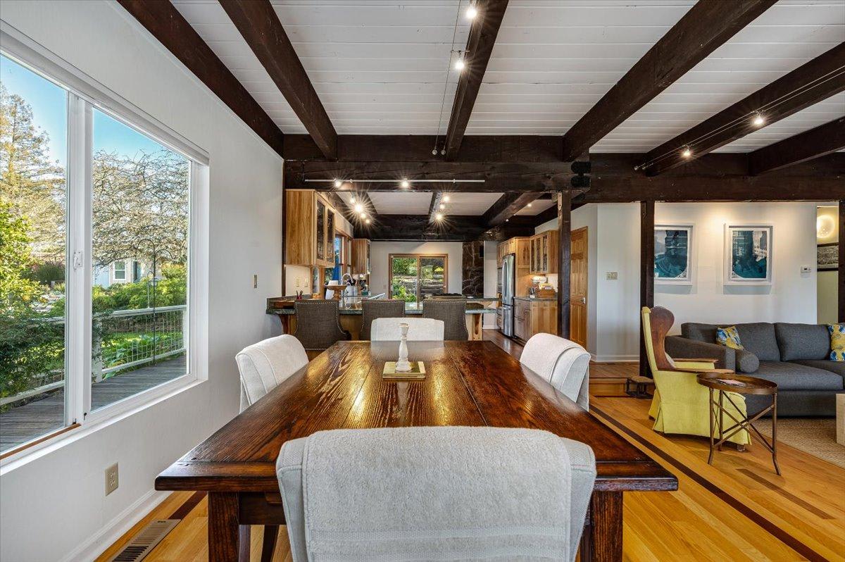 Farmhouse with Pool Hot Tub and Tastings Included 5