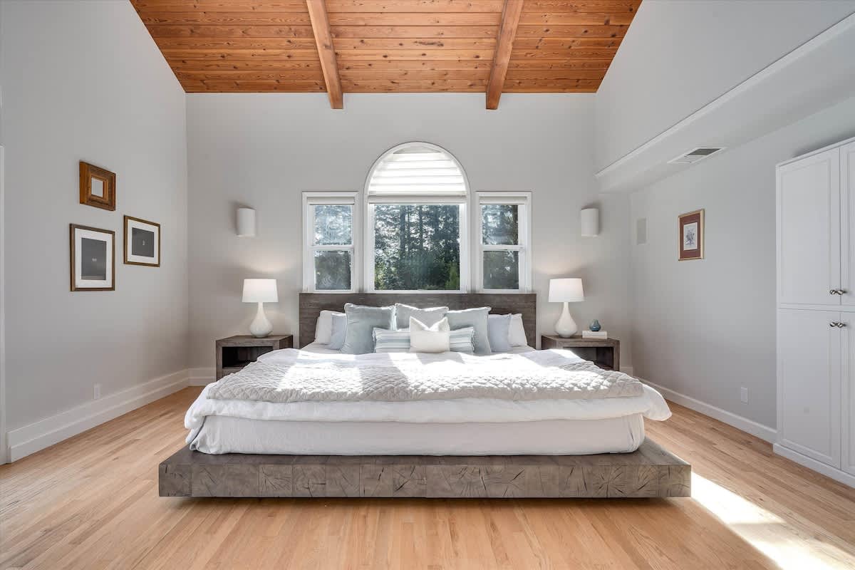 Serenity with Hot Tub and Wine Tastings Included 5