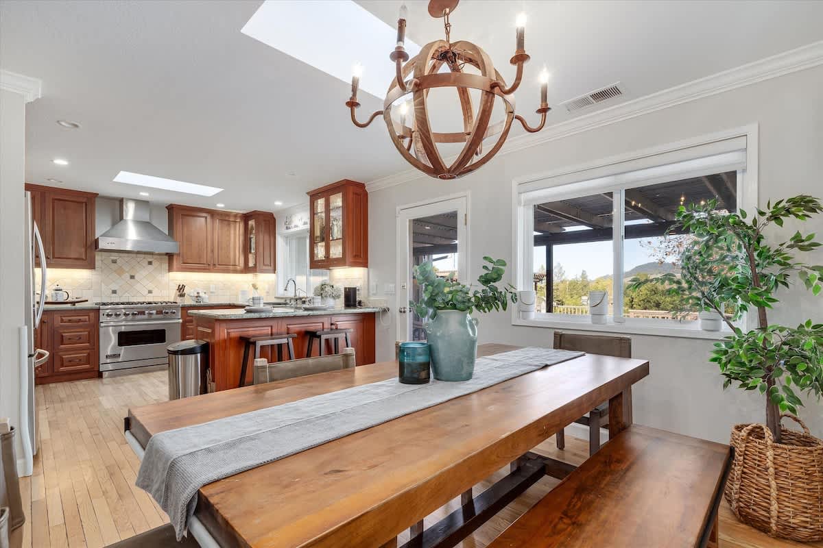 Serenity with Hot Tub and Wine Tastings Included 4