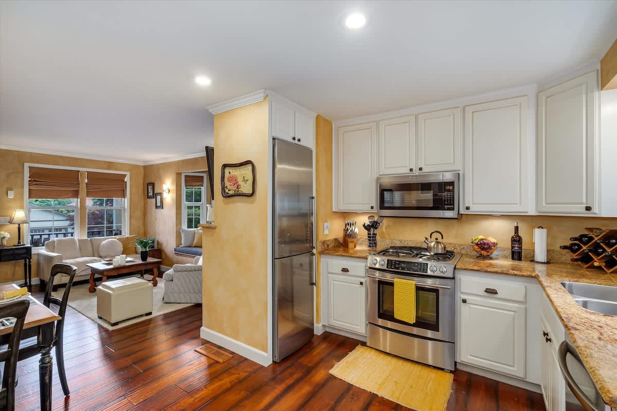 Heart of Healdsburg Wine Tastings Included 4