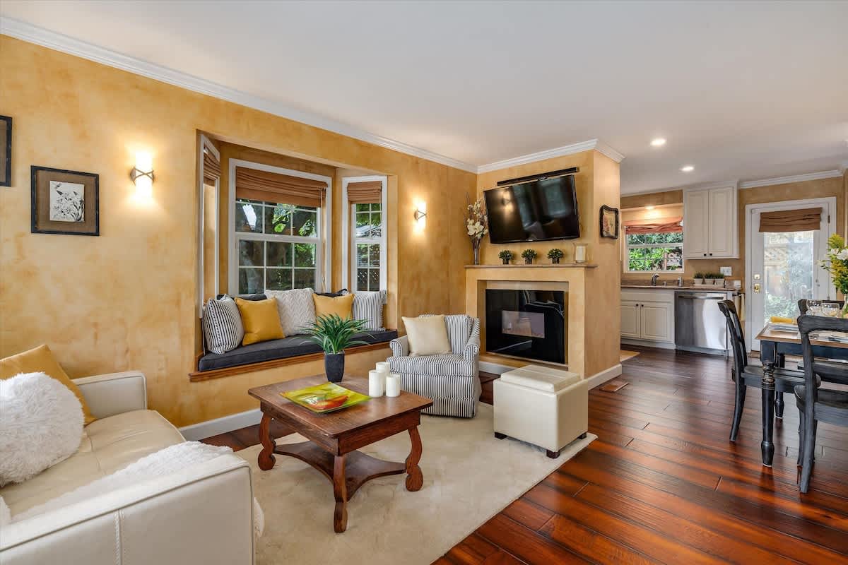 Heart of Healdsburg Wine Tastings Included