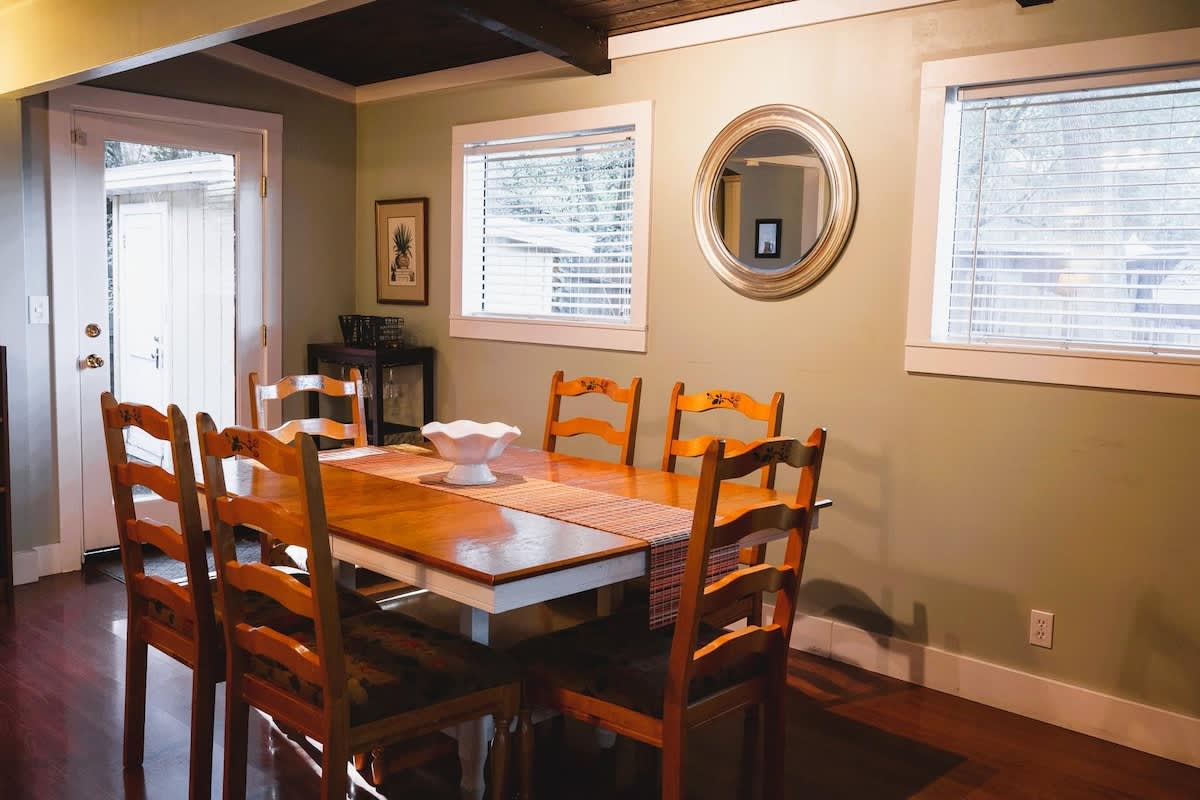 River Retreat Hot Tub and Tastings Included 5