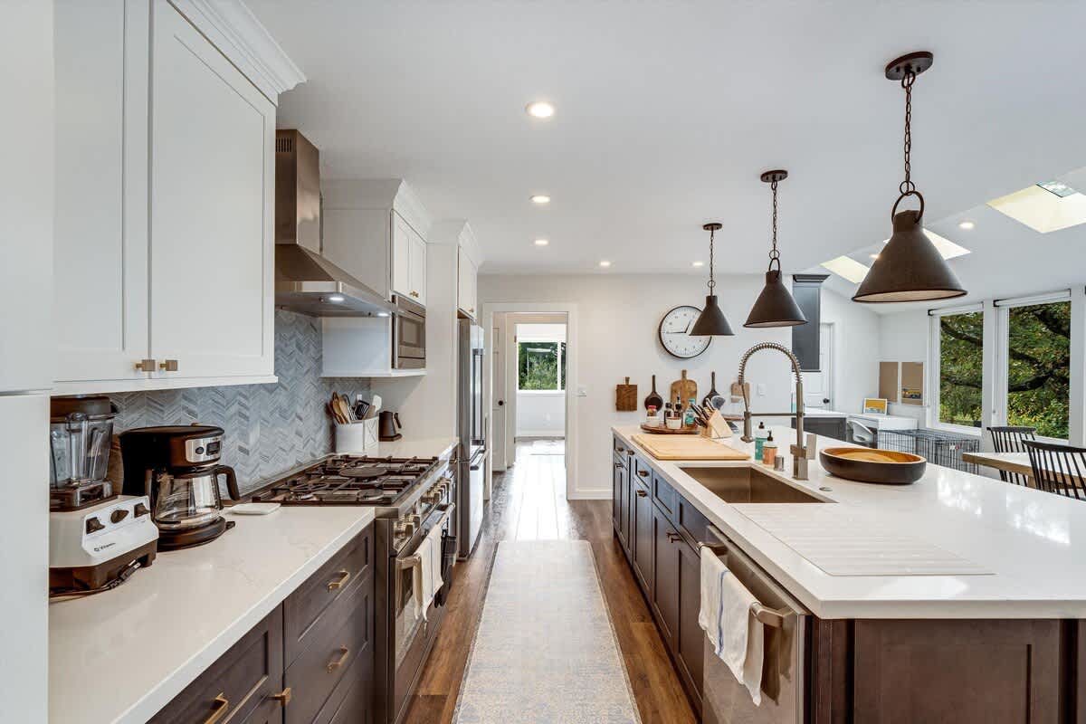 Elks Landing Hot Tub and Tastings Included 2