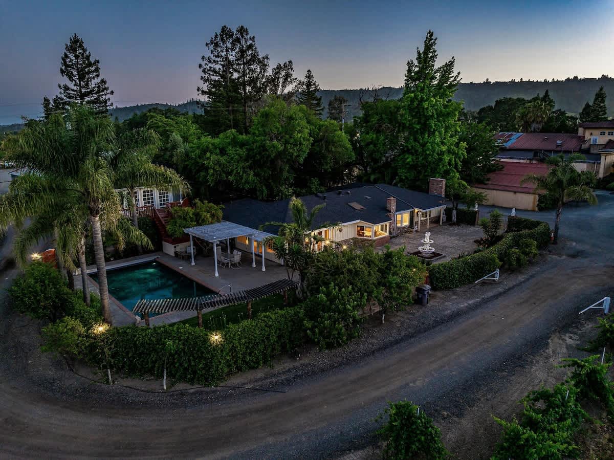 Farmstay with Pool and Wine Tastings Included 5