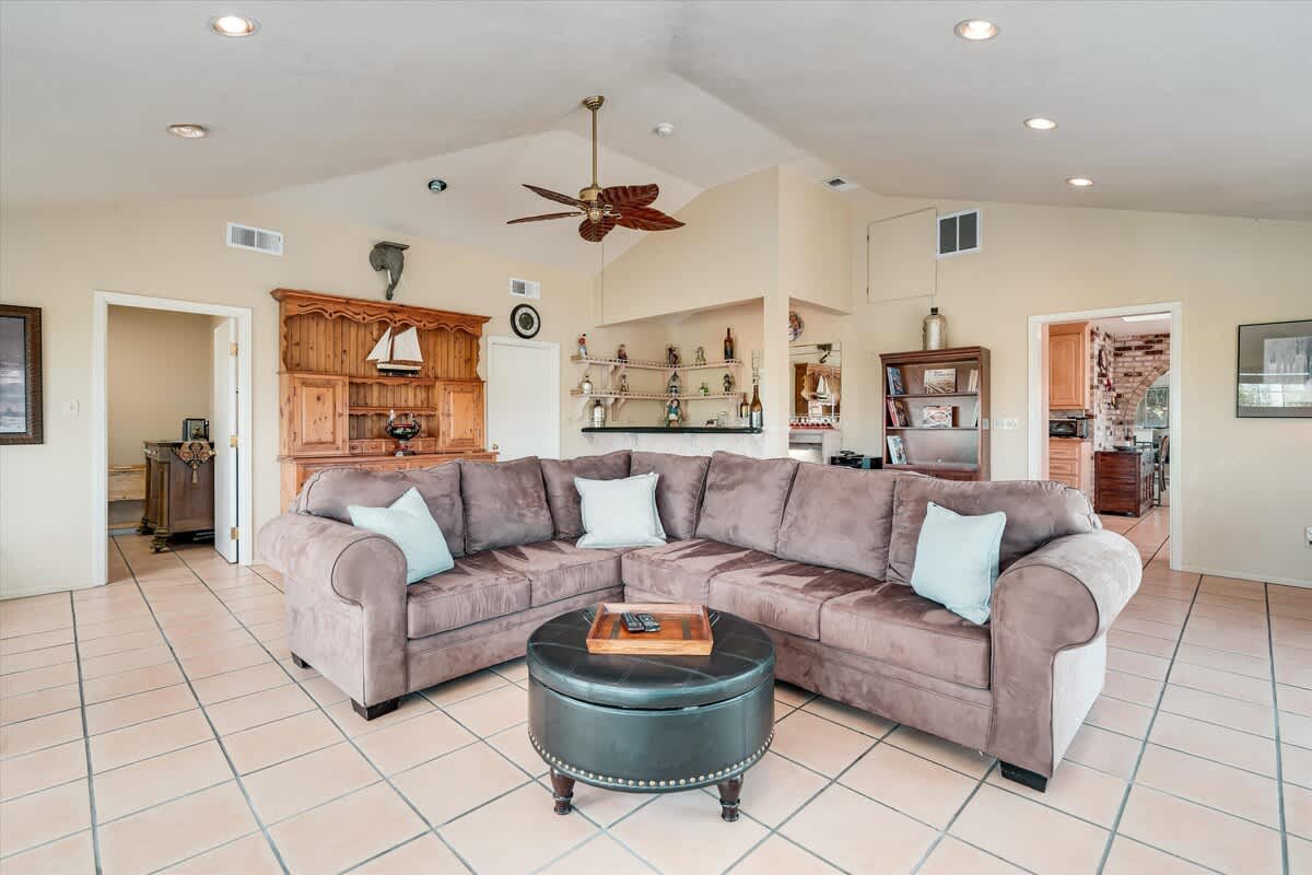 Farmstay with Pool and Wine Tastings Included 4