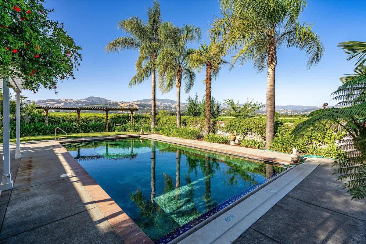 Farmstay with Pool and Wine Tastings Included