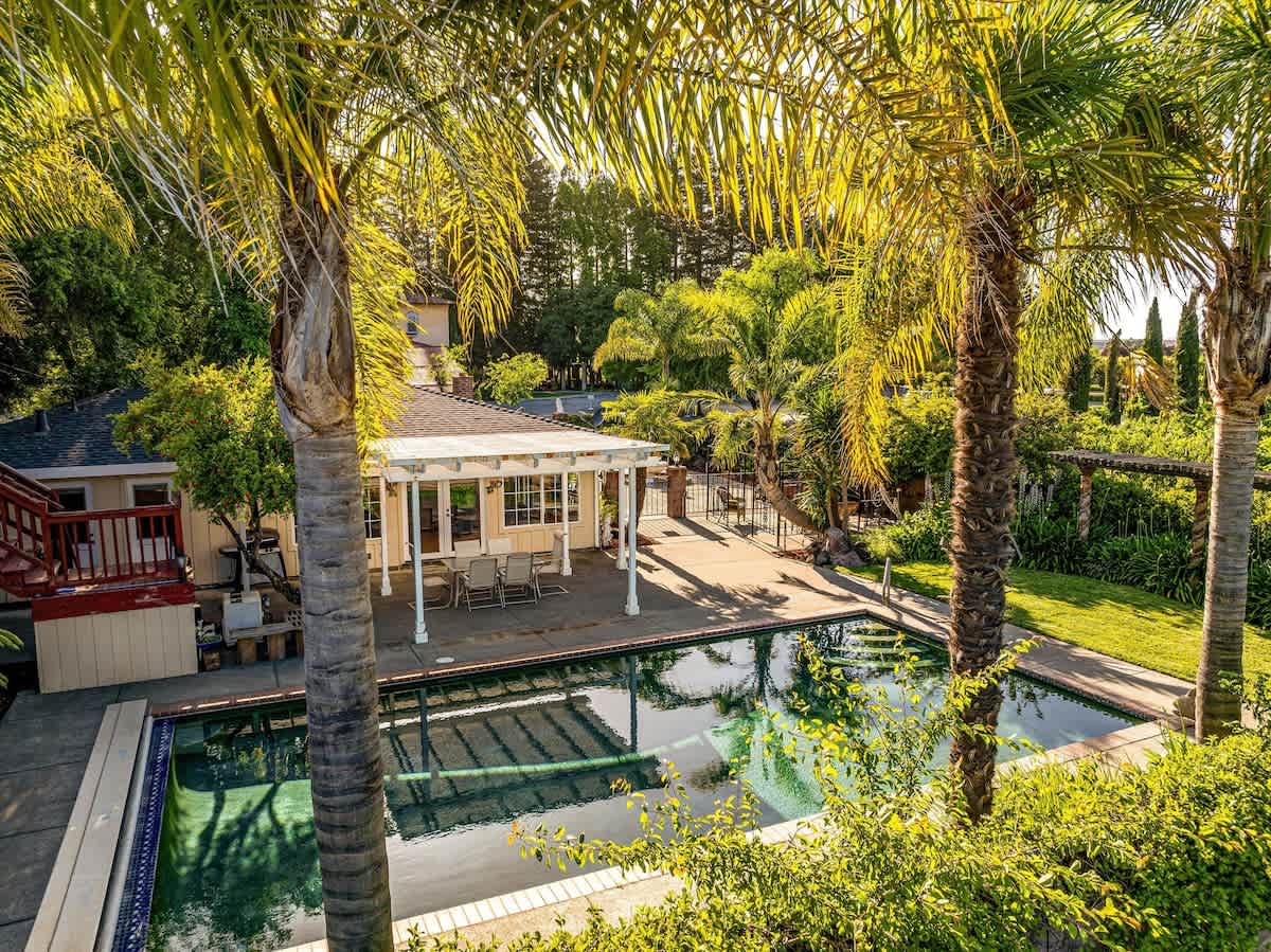 Farmstay with Pool and Wine Tastings Included 3