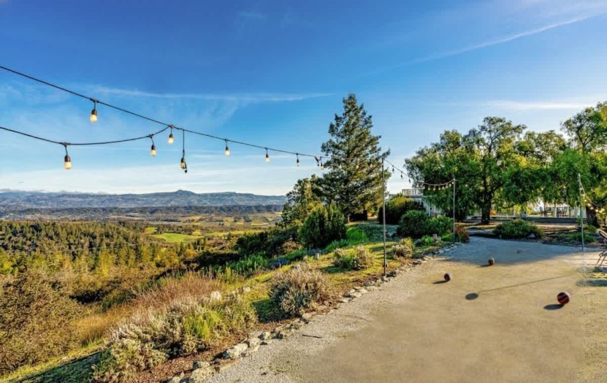 Private HBG Retreat Pool Hot Tub Wine Tastings 2