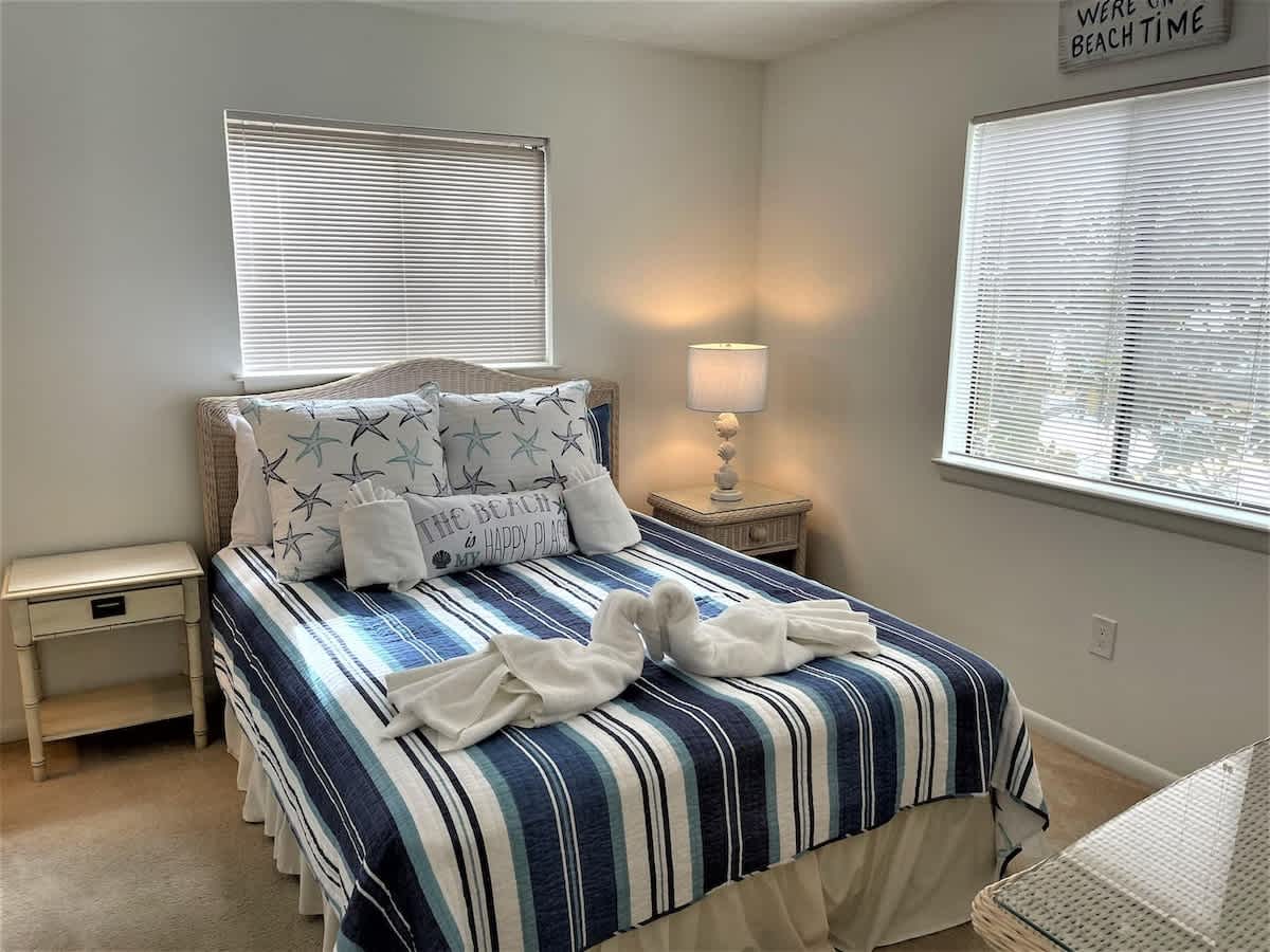   Fiddler’s Cove 14F: Quiet Beachside Comfort — Hilton Head Island, SC — vacation rental