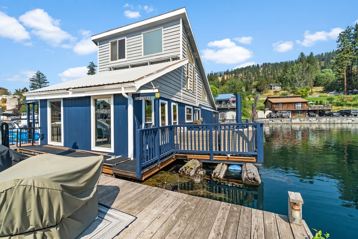 Lakefront Float Home with Huge Deck & Water Toys — Bayview, ID — vacation rental
