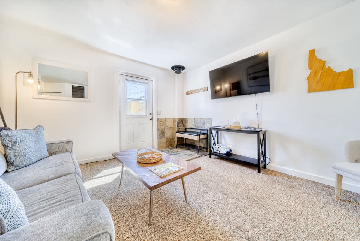 CDA Loft With Private Rooftop Patio And Free Parking — Coeur d'Alene, ID — vacation rental