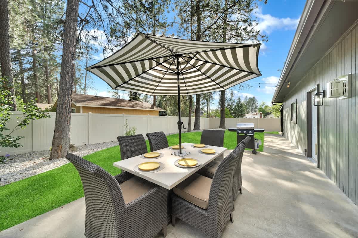 Huge CDA Getaway With Foosball And BBQ — Coeur d'Alene, ID — vacation rental