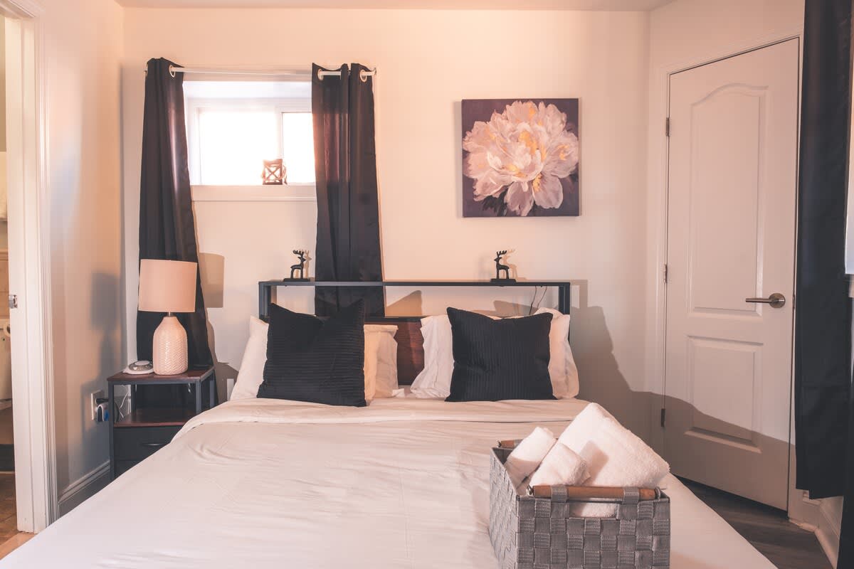 Modern DC Condo w/ Free Parking Permit & City Access