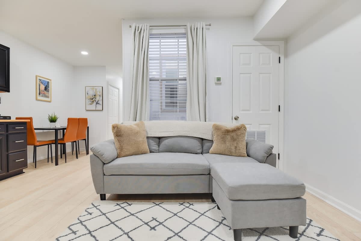 Stylish Group Condo - Prime DC Location