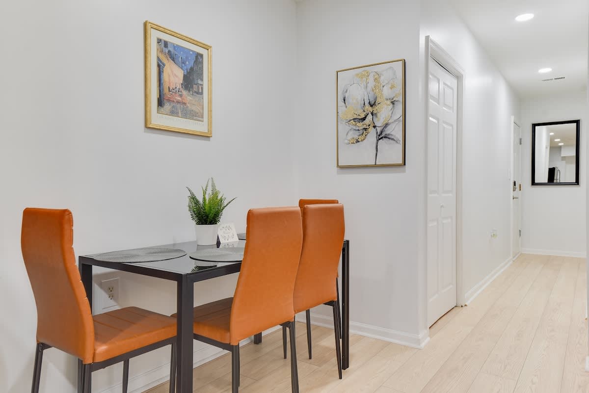 Stylish Condo Steps from Union Market & Metro