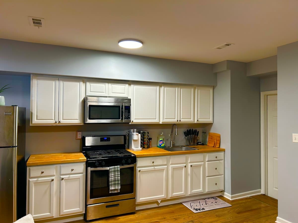 Charming Condo Steps from H Street & Union Market