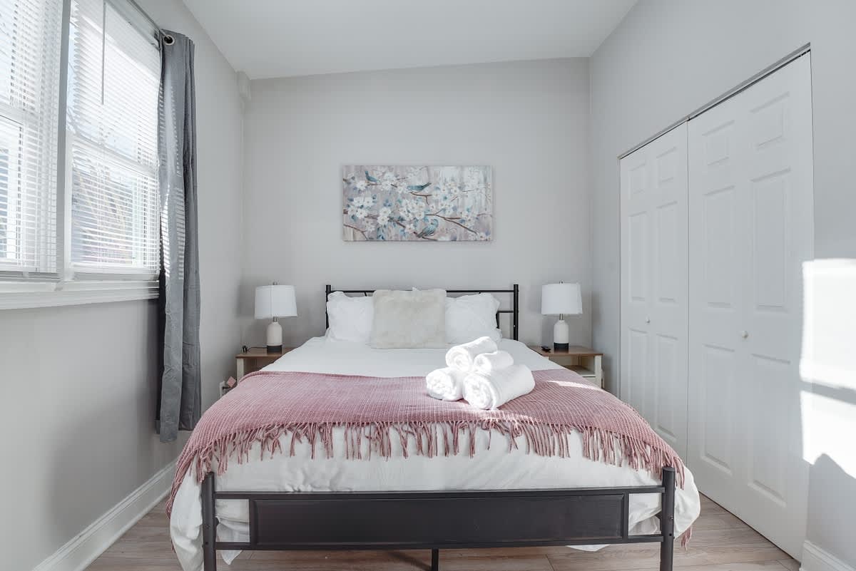 Charming Condo Steps from H Street & Union Market