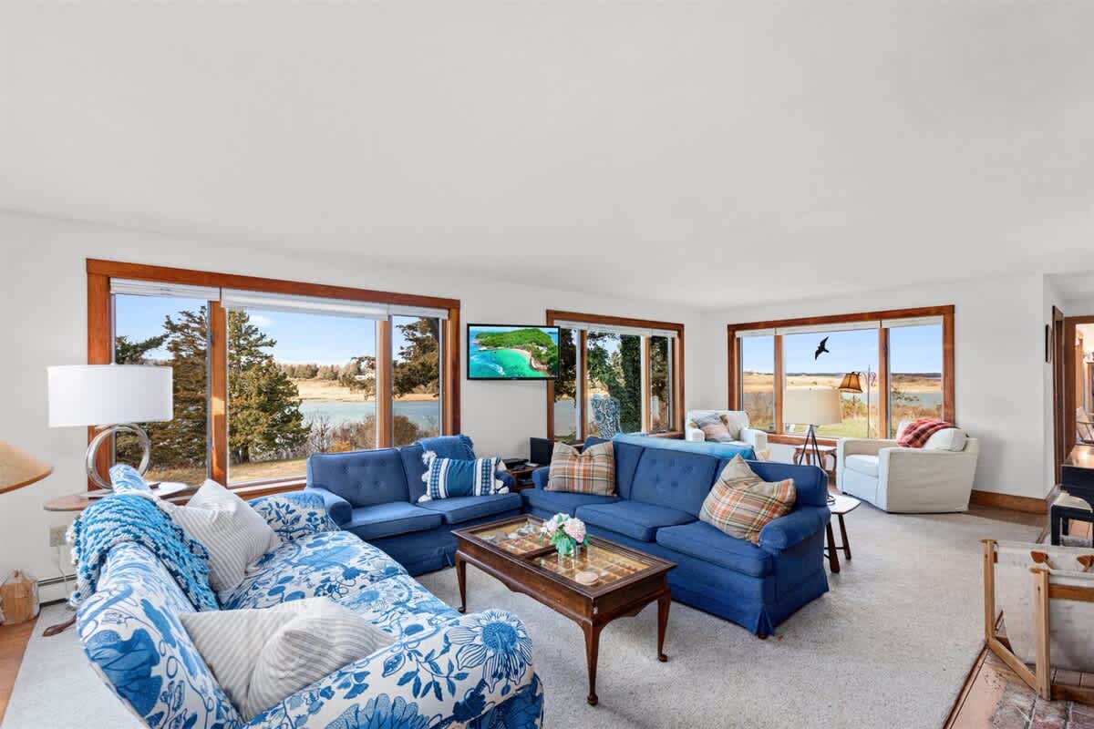 4 Acre Private Estate on the Water 8