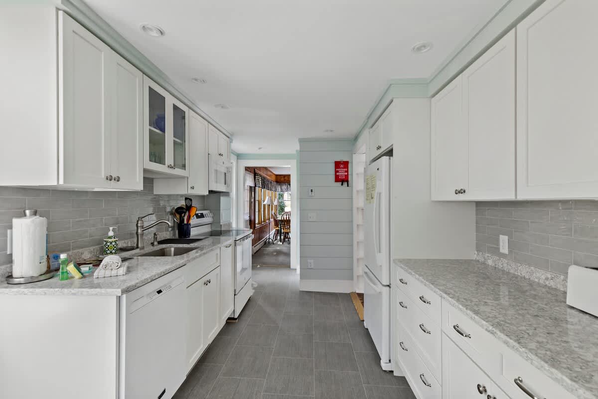 Centrally Located Wellfleet 5 Bedroom 7