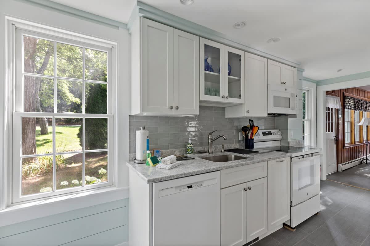 Centrally Located Wellfleet 5 Bedroom 9