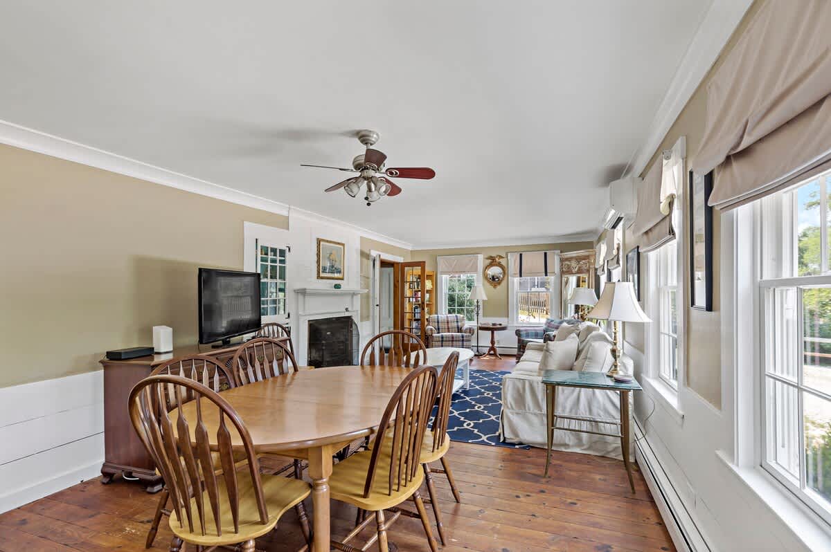 Centrally Located Wellfleet 5 Bedroom 5