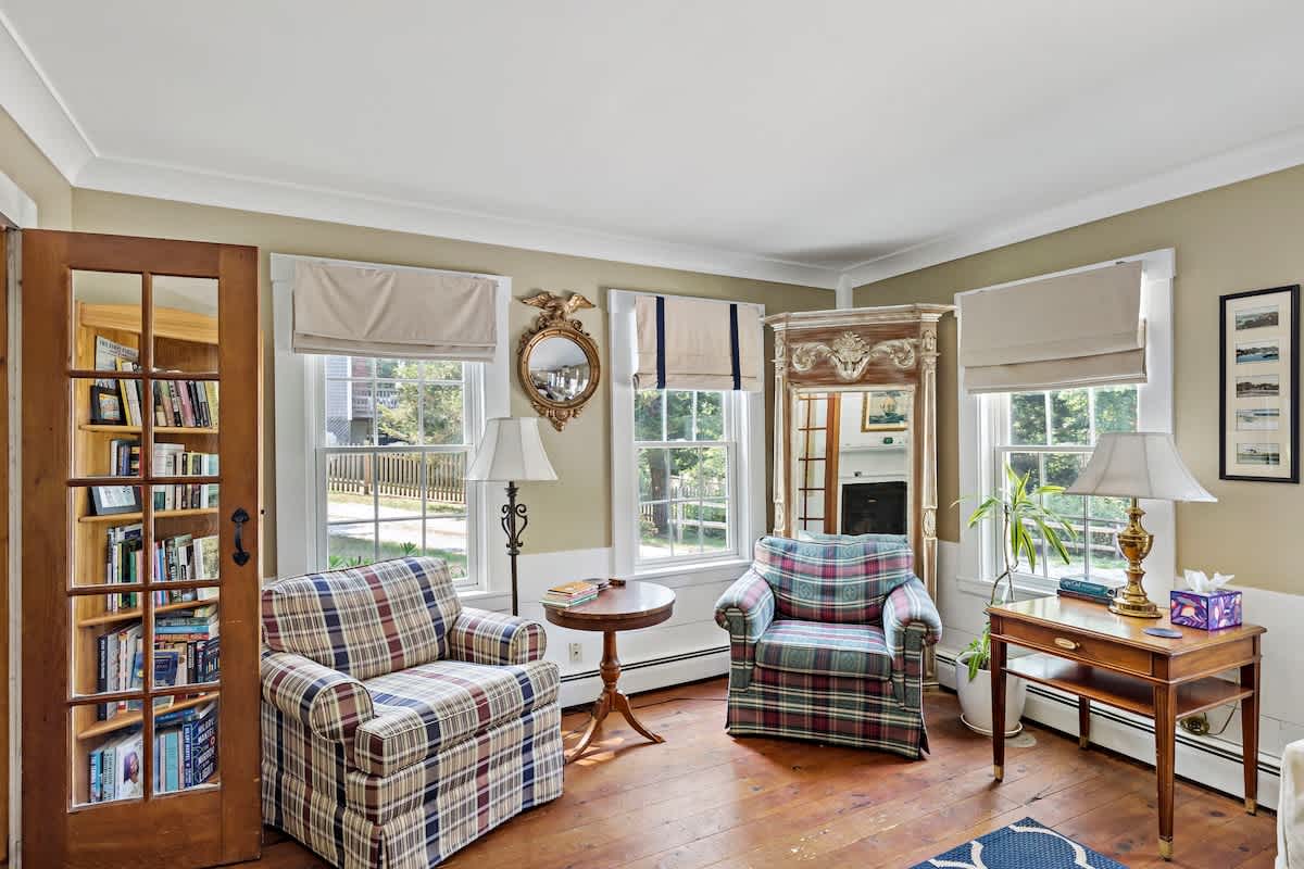 Centrally Located Wellfleet 5 Bedroom 4