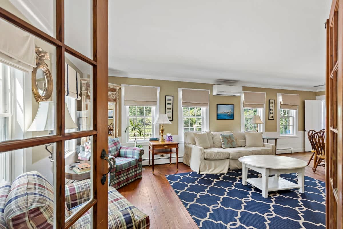 Centrally Located Wellfleet 5 Bedroom 2