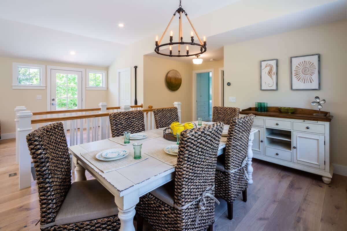 Dog Friendly 4 Bedroom with Pool 2 Min Walk to Beach 8