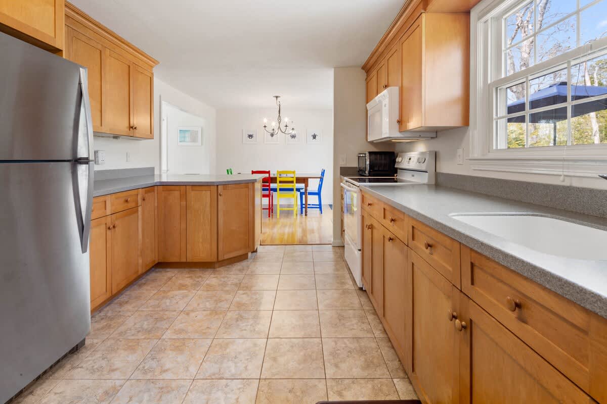 Beautiful Home w Association Pool 7