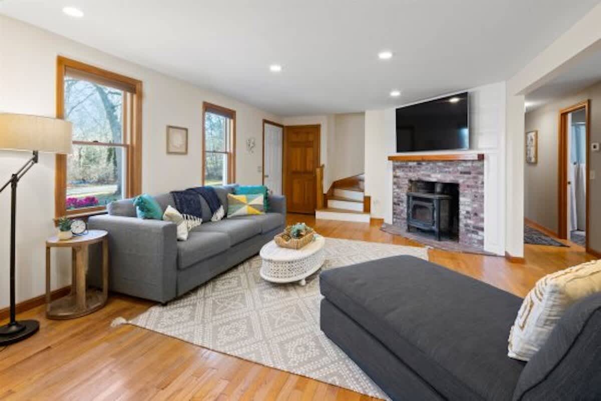 Expansive Renovated Retreat 6