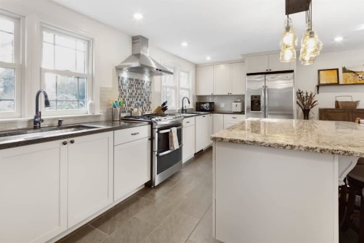 Chatham Lakefront home 9